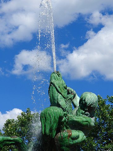 Brunnen auf dem Platz der Republik Fotos