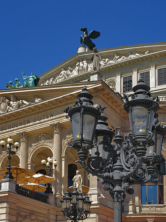 Foto Alte Oper mit Laterne