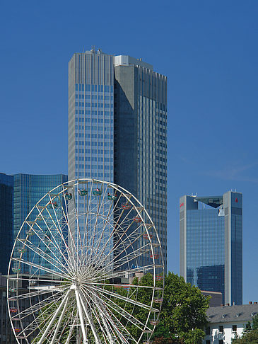 Eurotower mit Riesenrad Fotos