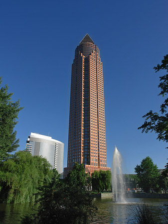 Messeturm mit Ludwig-Erhard-Anlage Fotos