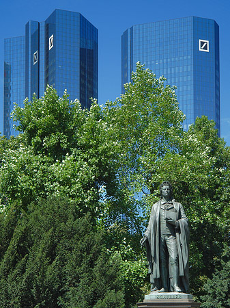 Schiller und Deutsche Bank Foto 