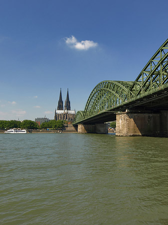 Fotos Schiff unter der Hohenzollernbrücke | Köln