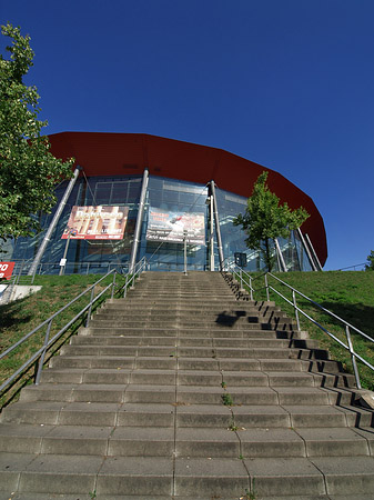 Foto Kölnarena auf der Treppe