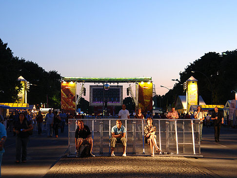 Fanfest bei Nacht