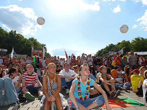 Fans am Brandenburger Tor Fotos