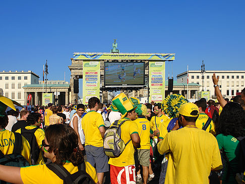 Fans am Brandenburger Tor Fotos