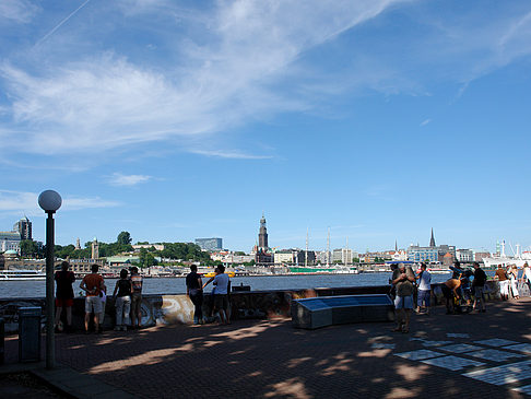 Aussichtspunkt mit Blick auf den Hafen