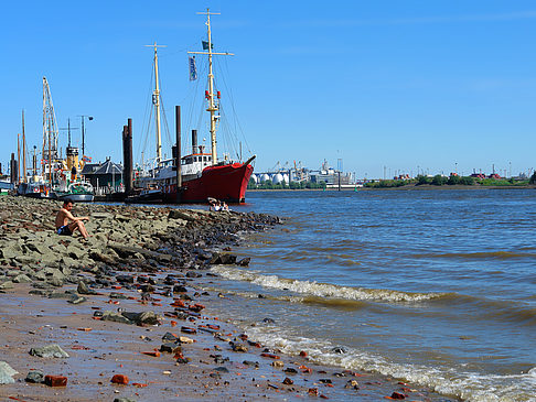 Strand und Hafen von Övelgönne Foto 