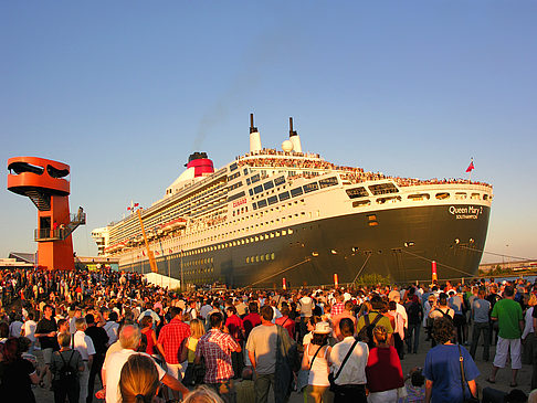 Queen Mary 2 - Volksfest Fotos