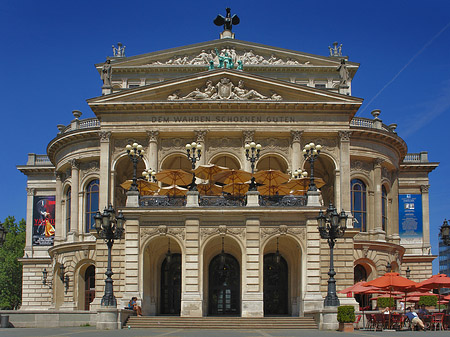 Foto Alte Oper mit Schirmen - Frankfurt am Main