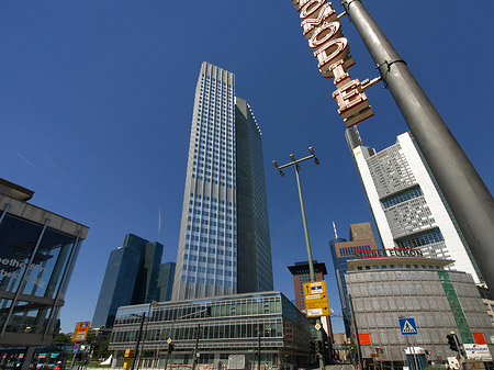 Fotos Eurotower hinter Schauspiel Frankfurt