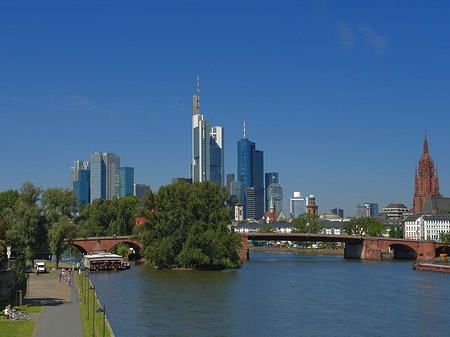 Foto Skyline von Frankfurt mit Ufer - Frankfurt am Main