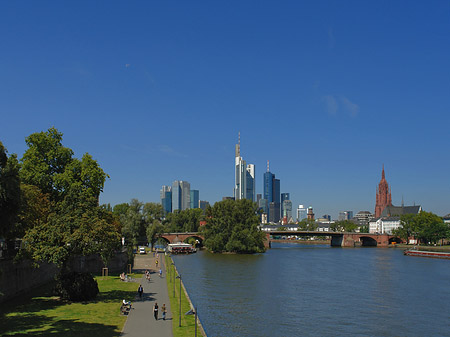 Fotos Skyline von Frankfurt mit Ufer | Frankfurt am Main