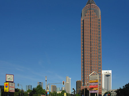 Foto Messeturm auf der Theodor-Heuss-Allee - Frankfurt am Main