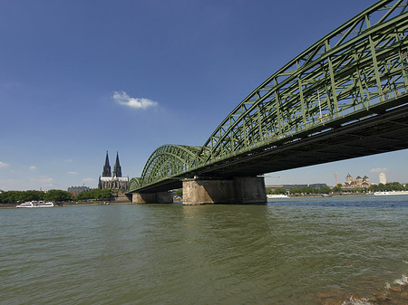 Hohenzollernbrücke am Kölner Dom Fotos