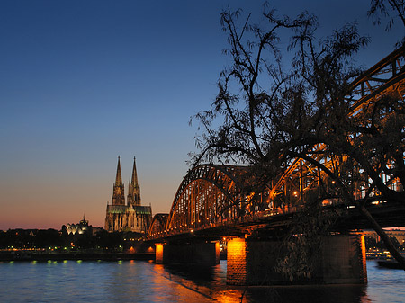 Fotos Kölner Dom hinter der Hohenzollernbrücke | Köln