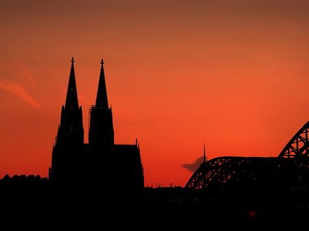 Fotos Kölner Dom hinter der Hohenzollernbrücke | Köln