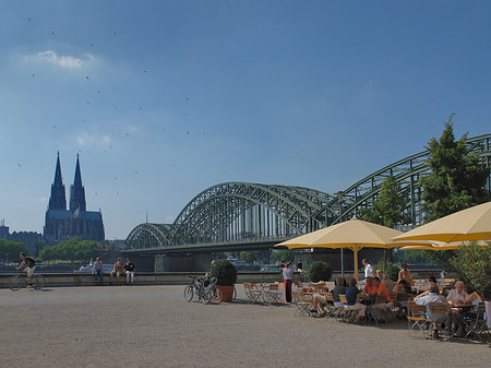 Hohenzollernbrücke am Kölner Dom Fotos