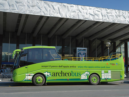 Bus am Bahnhof