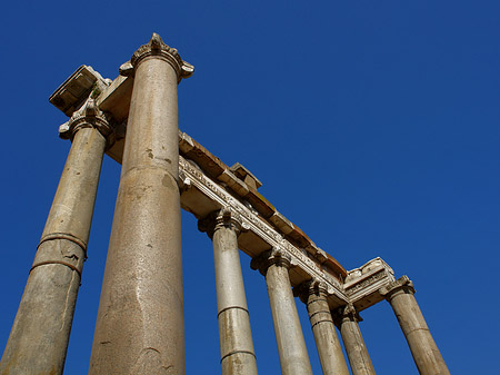 Rostra mit blauem Himmel Fotos