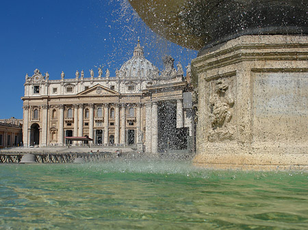 Brunnen mit Petersdom Foto 